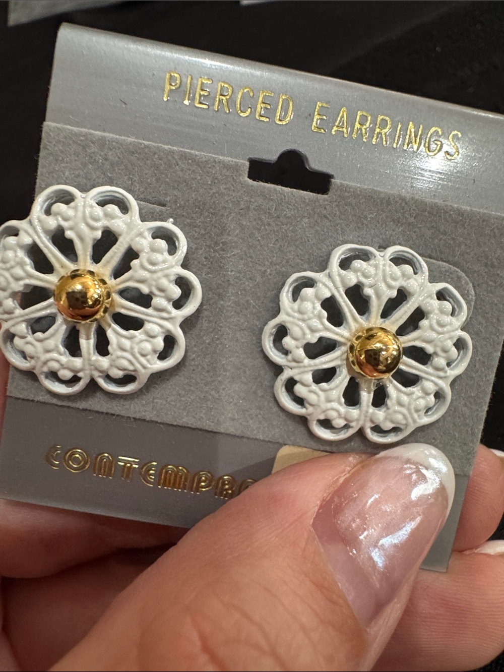 Vintage White Flower Stud Earrings with Gold Tone Center